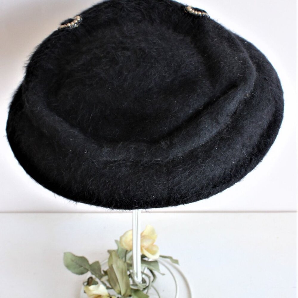 Vintage 1940s Hat, Black Plate Hat with Faux Pearls, Millinery - Picture 9 of 10